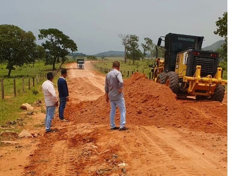 Imagem de compartilhamento para o artigo Prefeito Dalmy Crisostomo visita frentes de serviço de recuperação de estradas rurais em Alcinópolis da MS Todo dia